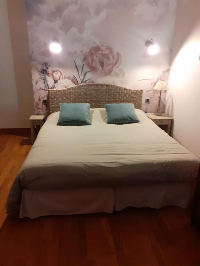 Pacé ル オウ モンテーイ Bed & Breakfast エクステリア 写真