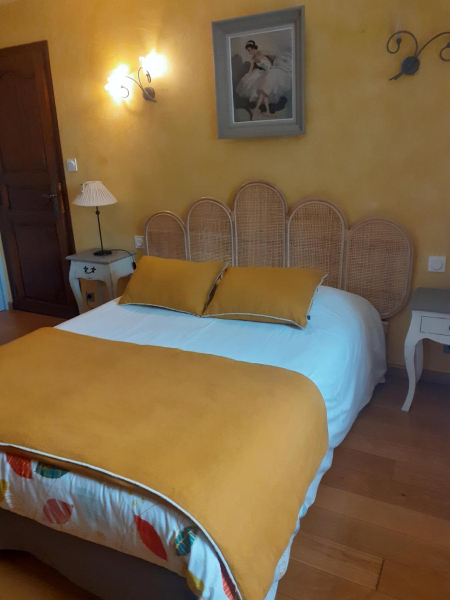 Pacé ル オウ モンテーイ Bed & Breakfast エクステリア 写真